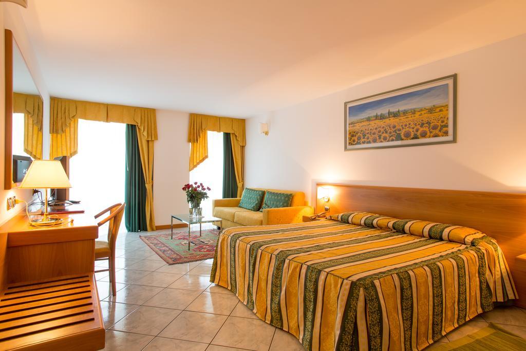 Hotel Capri Bardolino 3S Pokoj fotografie